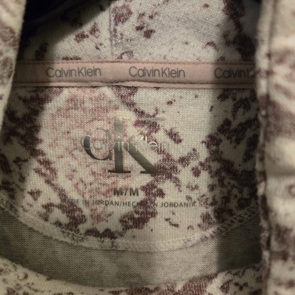 Calvin Klein Pink Gray Snake Skin Print Cowl Neck Top Size Medium - Picture 2 of 7